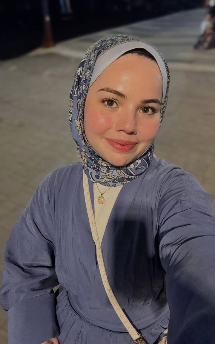 Çay Çekici Kadın Bayan Escort Bütün