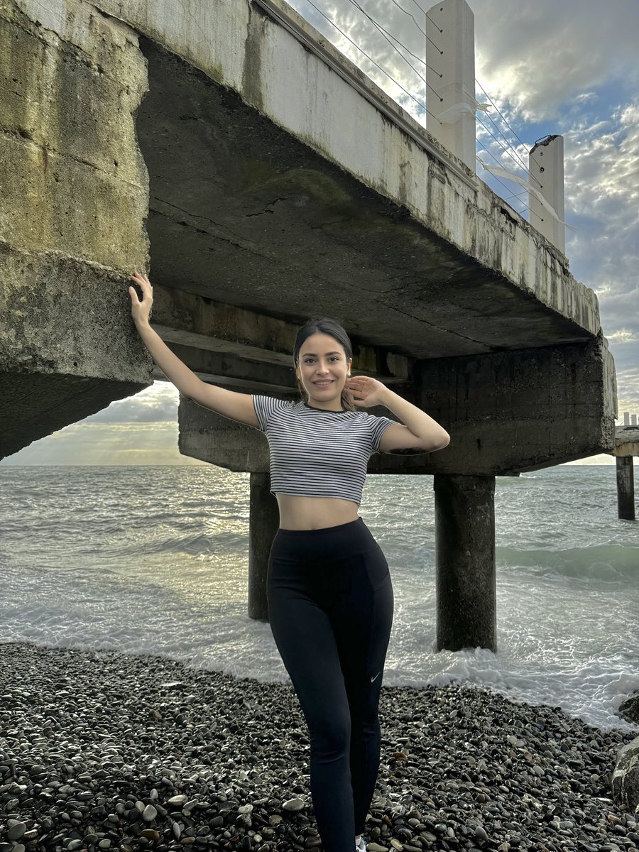 Yeşilköy Kültürlü Partner Escort Safiye
