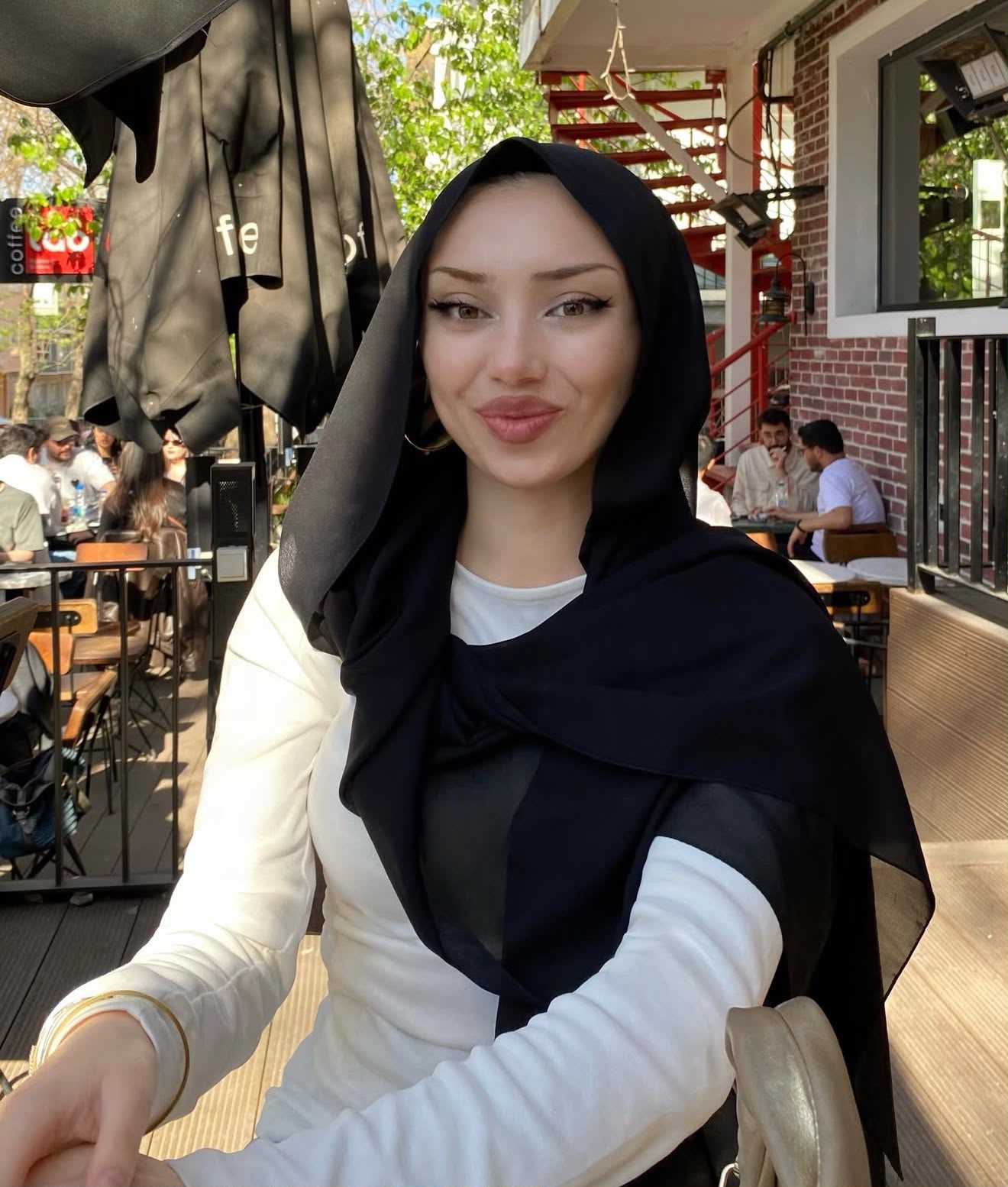 Sarmaşık Dürüst Partner Bayan Escort Oya
